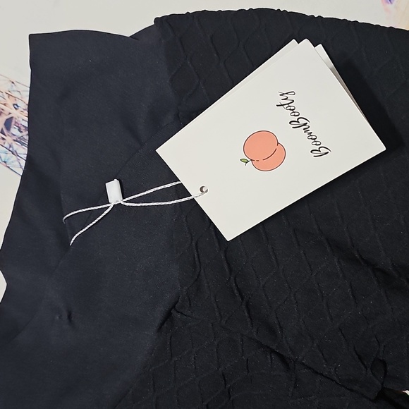 Boom Booty Black Textured Leggings Low Waisted Medium New - Picture 4 of 7